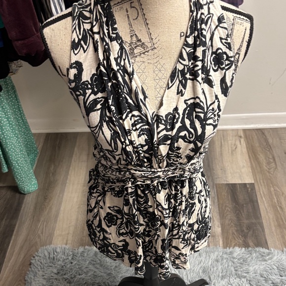 LOFT Tops - Y2K LOFT Black and Cream Floral Blouse